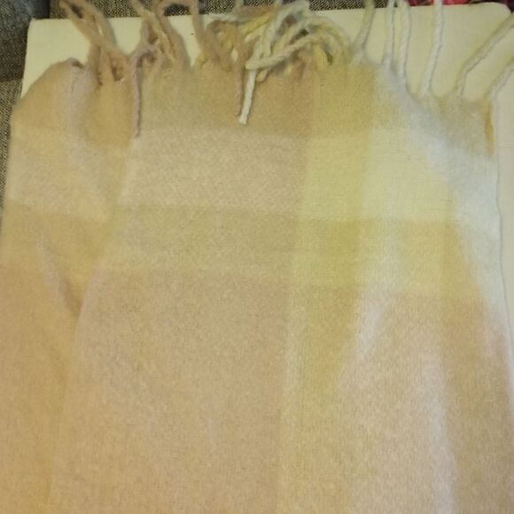 Justin and Taylor blush fringed blanket scrarf - Picture 3 of 8